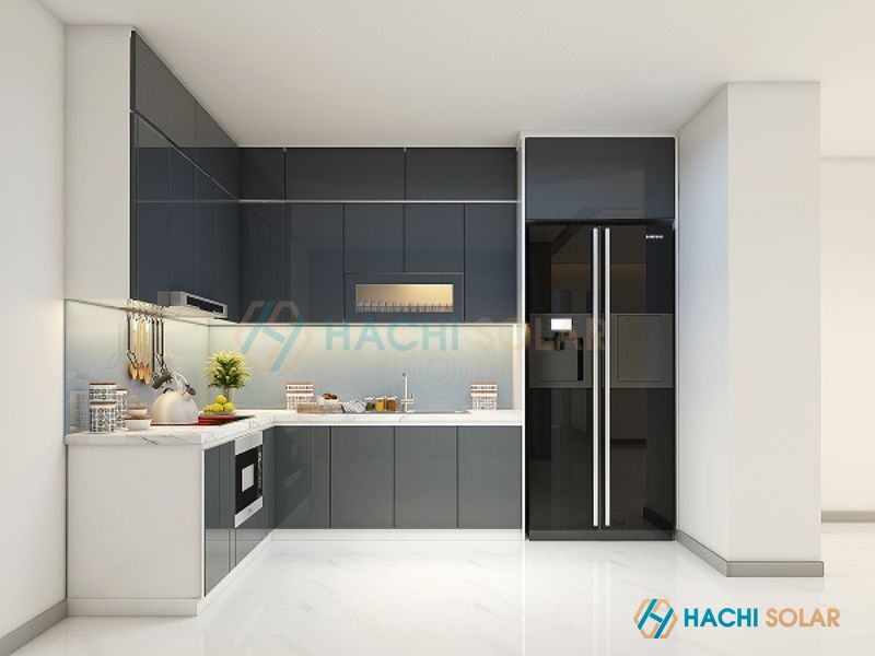 Mẫu tủ bếp đẹp hình chữ L nhôm kính có giá thành rẻ, độ bền cao, phù hợp với nhiều khách hàng tìm đến xưởng thi công tủ bếp Hachi Solar