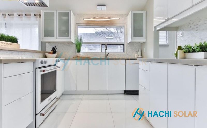 Mẫu tủ dưới bếp đẹp chất liệu hợp kim nhôm màu trắng sáng