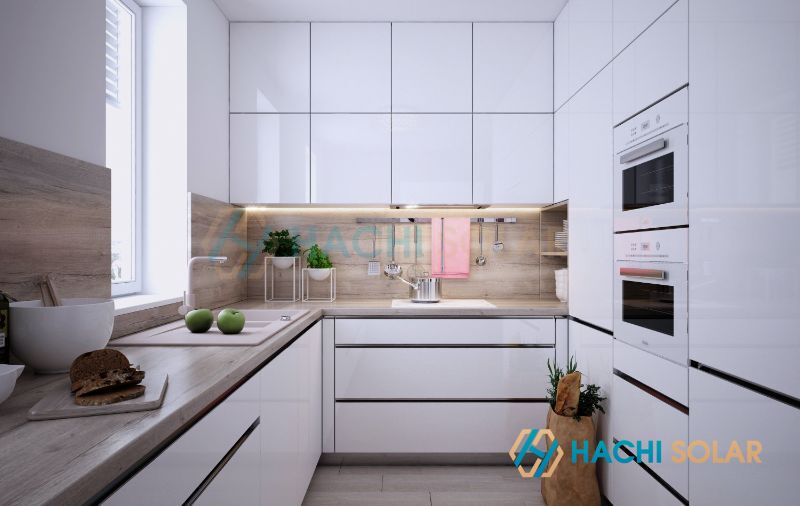 Thiết kế thi công tủ bếp dưới kết hợp cửa sổ mang lại không gian thông thoáng cho nhà bếp