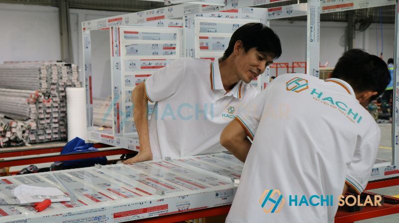 Gia công lắp ráp tủ bếp tại xưởng Hachi Solar
