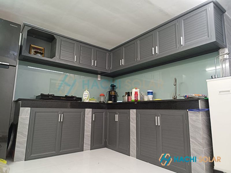 Tủ bếp nhôm hệ Việt Pháp lắp cho khung kệ bê tông xây sẵn