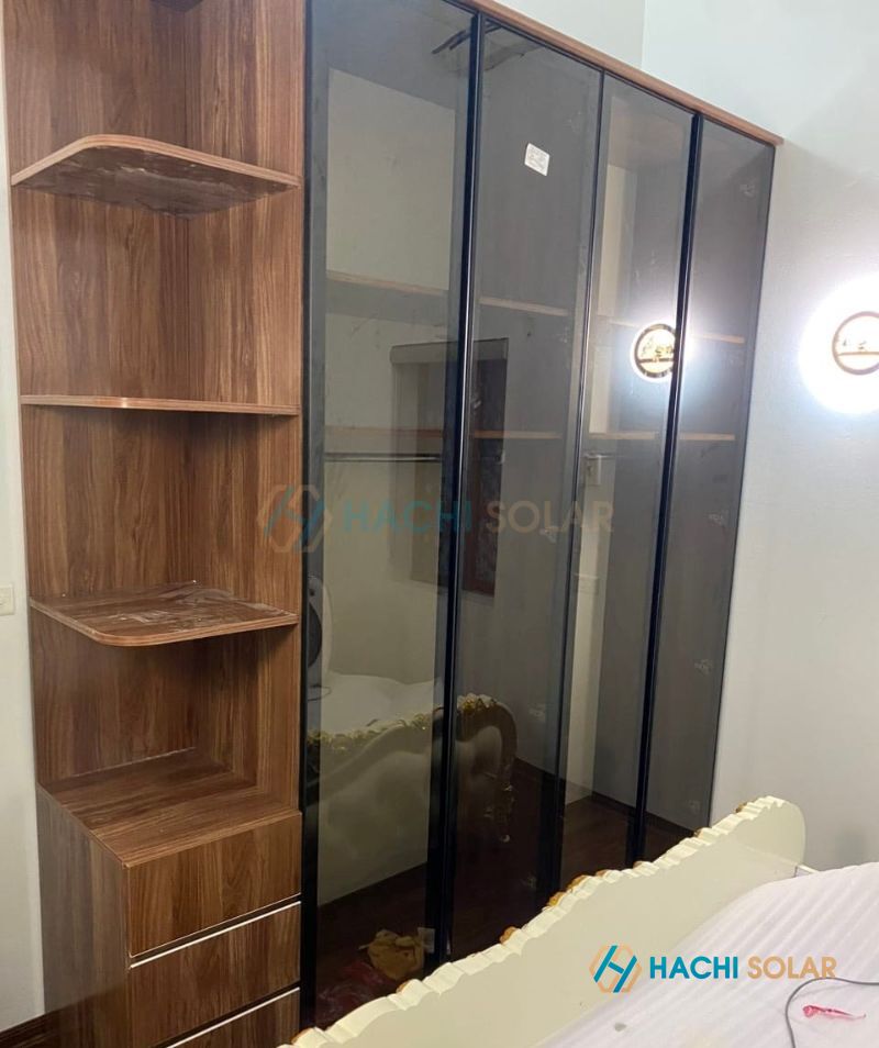 Mẫu tủ quần áo thông minh cho phòng nhỏ cửa lùa cánh kính